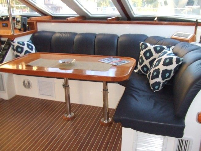 Catamaran MANZY -  Salon Seating.jpg