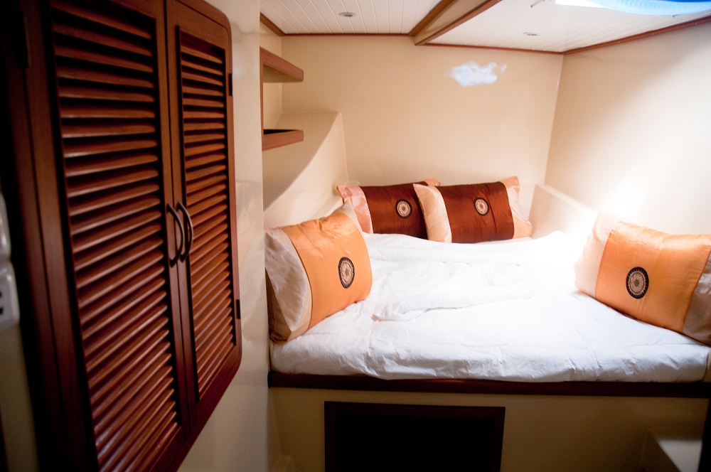 Catamaran NAUTINESS II  -  Guest Cabin.jpg