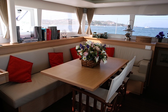 Catamaran OKEANOS -  Salon Dining.jpg