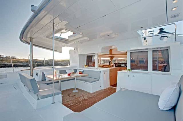 Catamaran OKEANOS - Cockpit.jpg