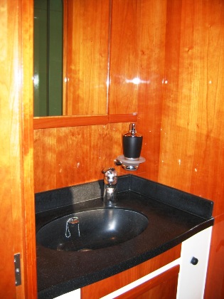 Catamaran SAGAPONACK -  Bathroom.jpg