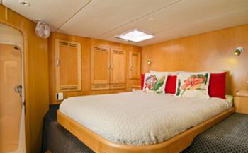 Catamaran SEA LEOPARD -  Guest Cabin 3.jpg