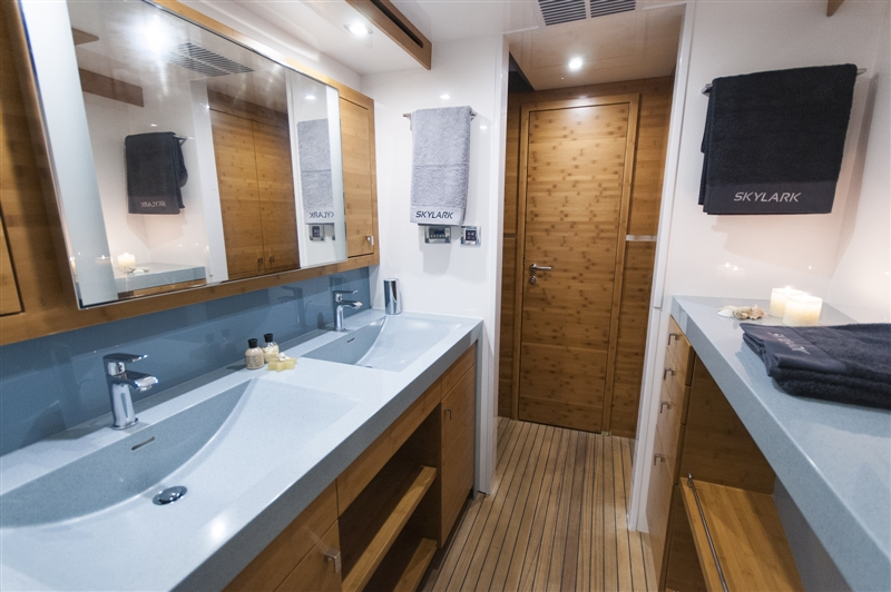 Catamaran SKYLARK -  Bathroom.jpg
