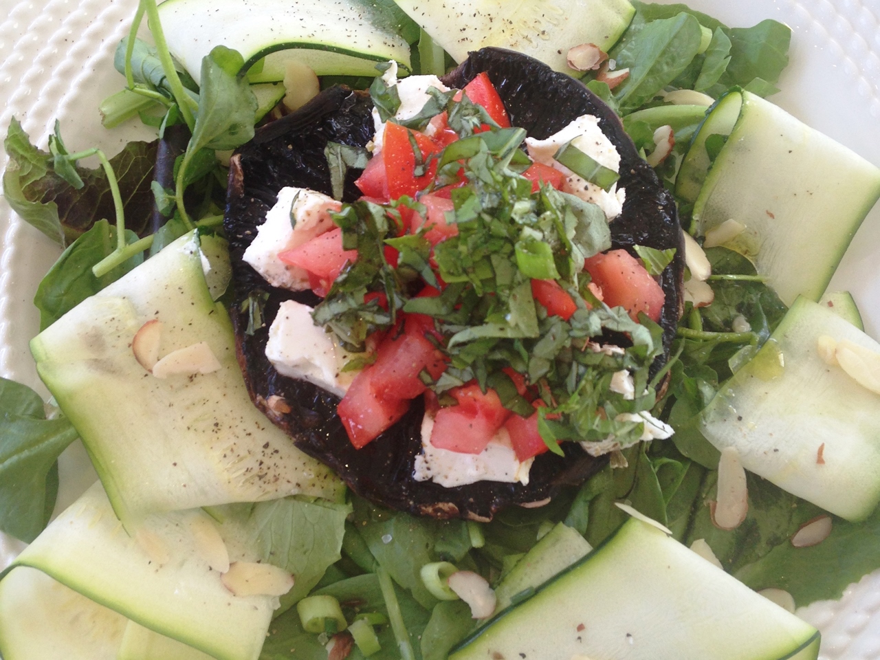 Catamaran SOMETHING WONDERFUL - Cuisine.jpg