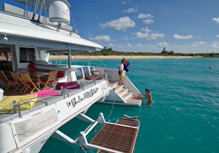 Catamaran VACOA - Aft View.jpg