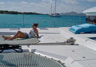 Catamaran VACOA - Forward.jpg
