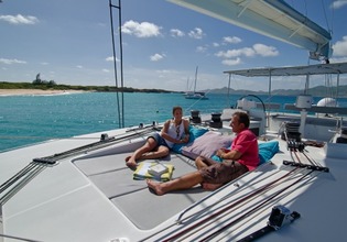 Catamaran VACOA - Trampolines forward.jpg