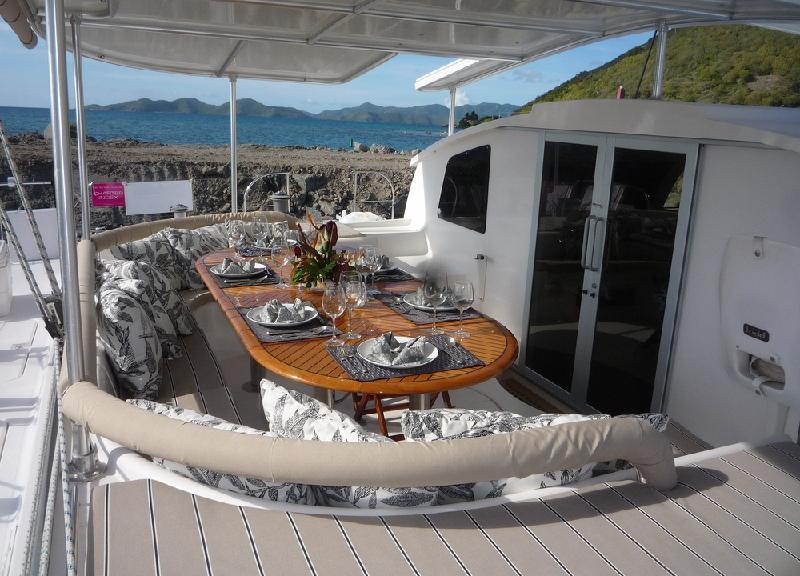 Catamaran VICTORIA -  Cockpit.jpg