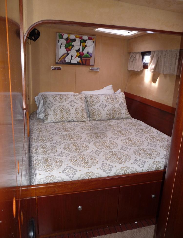 Catamaran VICTORIA -  Guest Cabin 2.jpg