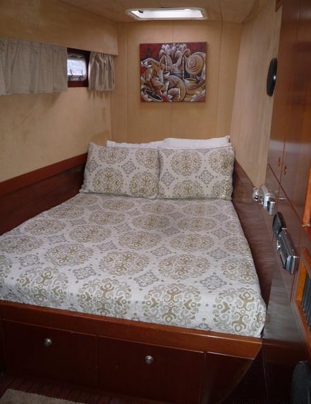 Catamaran VICTORIA -  Guest Cabin.jpg