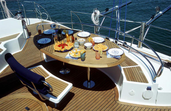 Catamaran WHALE - 007.jpg