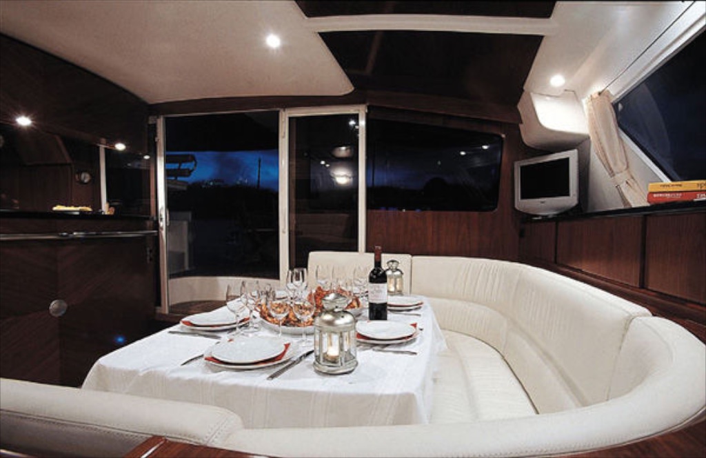 Catamaran WHALE - 009.jpg