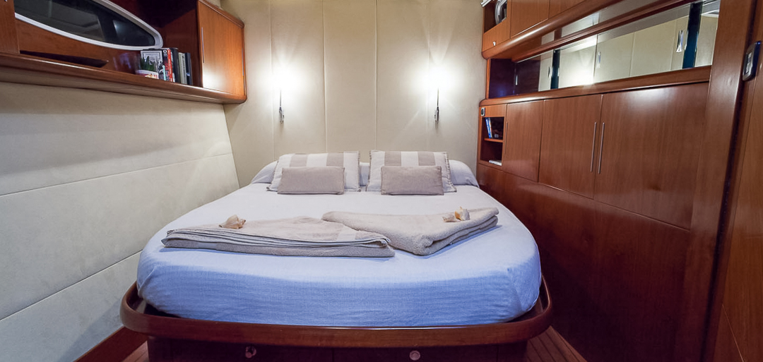 Catamaran WHALE - 014.jpg