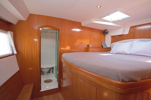 Catamaran WHISPERS -  Guest Cabin 2.jpg
