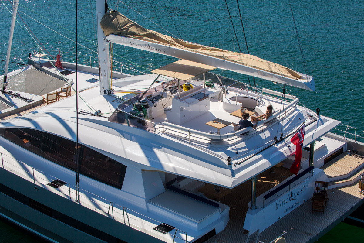 Catamaran WINDQUEST - Flybridge.jpg