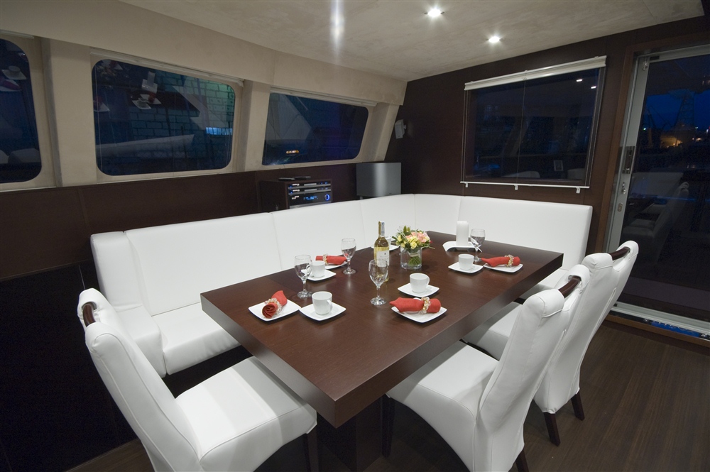 CatamaranTURETE -  Formal Dining.jpg
