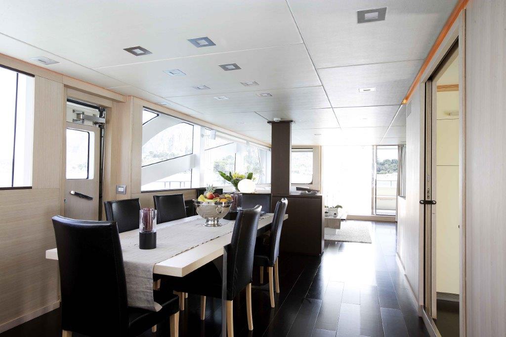 Charter yacht ARIA - Dining.jpg