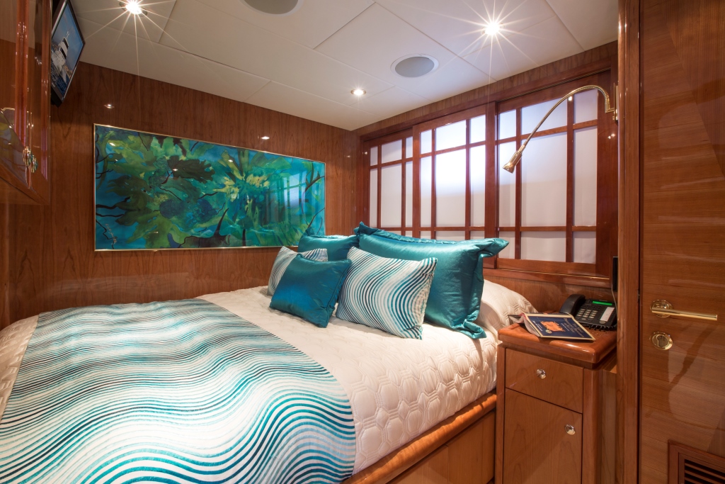 Charter yacht RESTLESS - Double Cabin.jpg