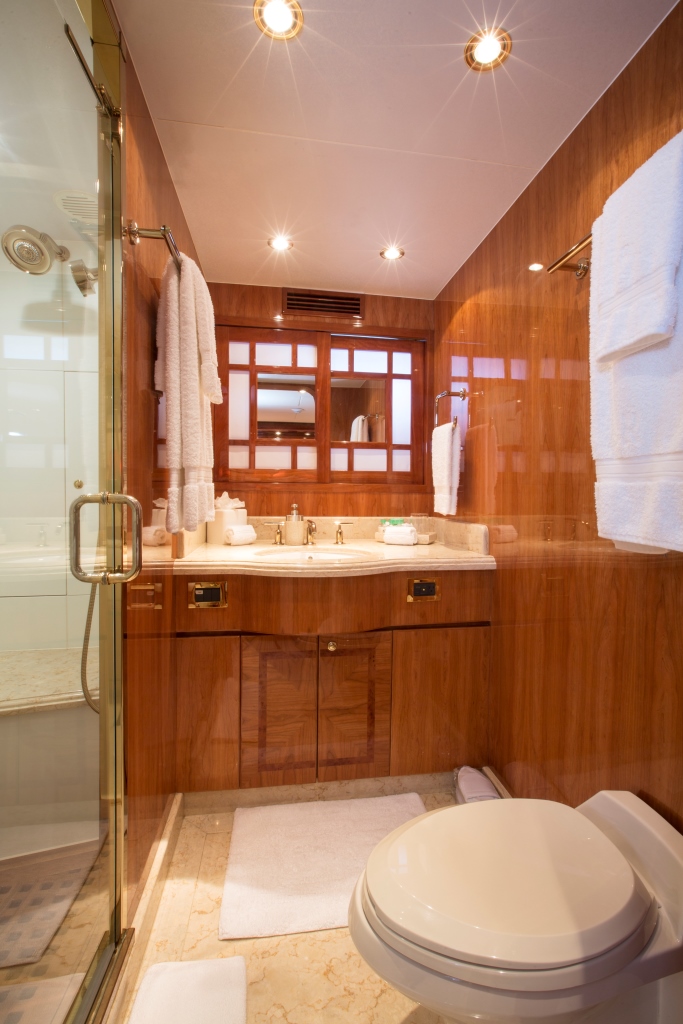 Charter yacht RESTLESS - Guest Ensuite.jpg