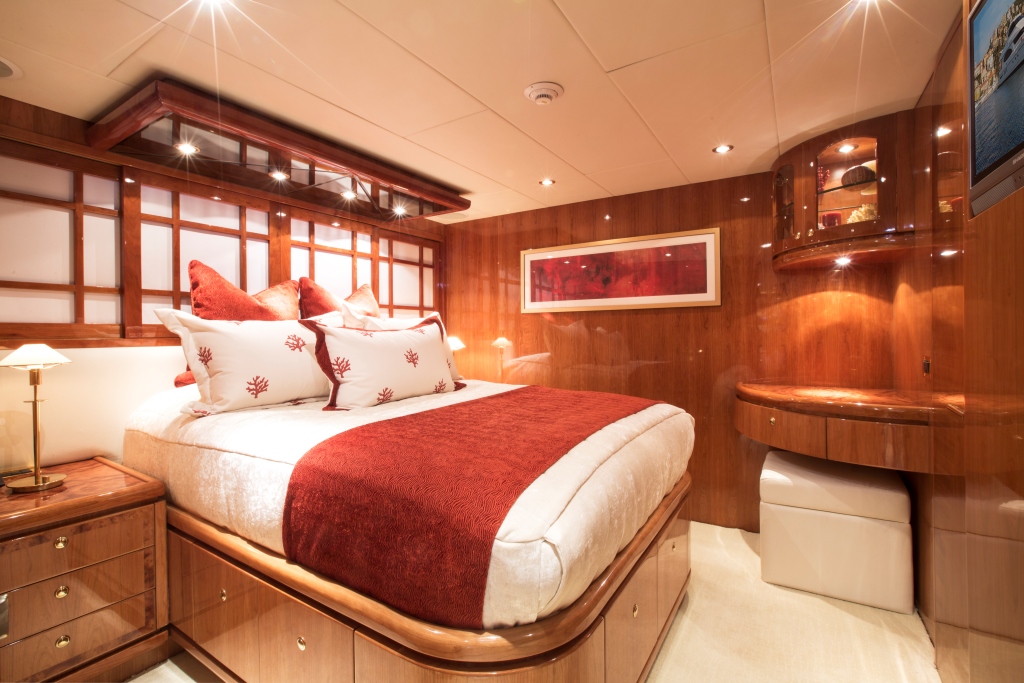 Charter yacht RESTLESS - VIP Cabin.jpg