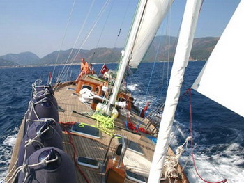 Classic Yacht ANITTA -  On deck.jpg