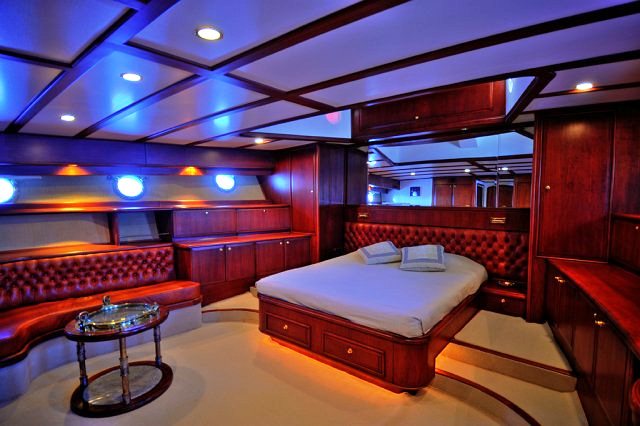 Classic Yacht El Bandido -  Master Cabin.jpg