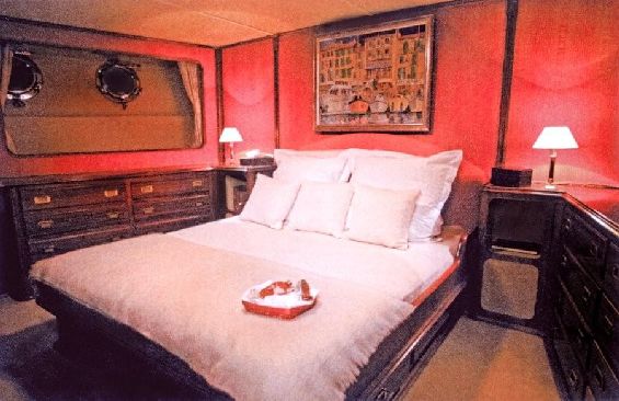 Classic Yacht LAIKA -  Master Cabin.jpg