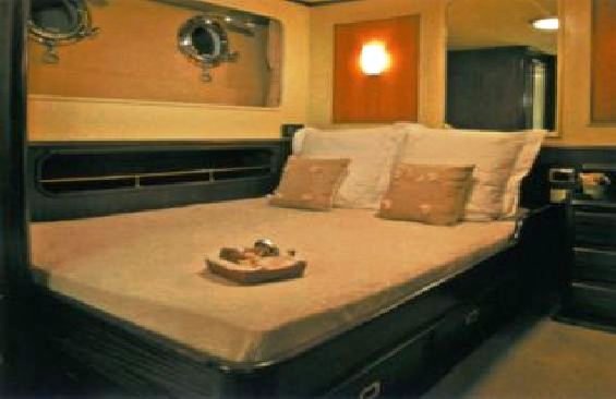 Classic Yacht LAIKA -  VIP Cabin.jpg