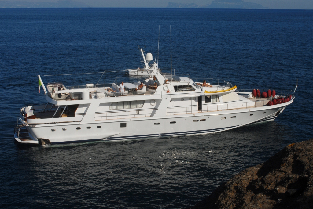 Classic Yacht NAFISA -  Main.jpg