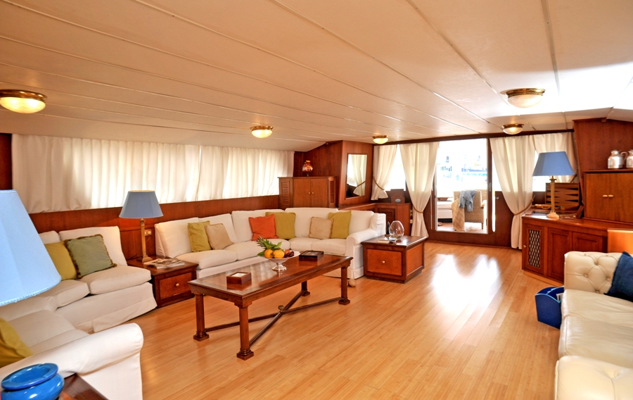 Classic Yacht NAFISA -  Salon.jpg