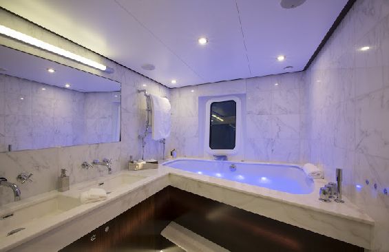Classic Yacht SULTANA -  Master Ensuite.jpg