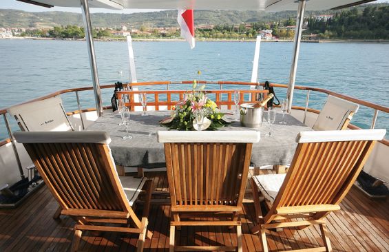Classic Yacht SURUBIM -  Aft Deck Al Fresco Dining.jpg