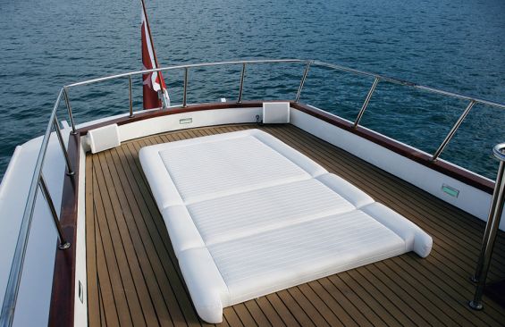 Classic Yacht SURUBIM -  Bridge Deck Sunpads.jpg