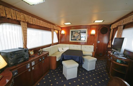 Classic Yacht SURUBIM -  Salon.jpg