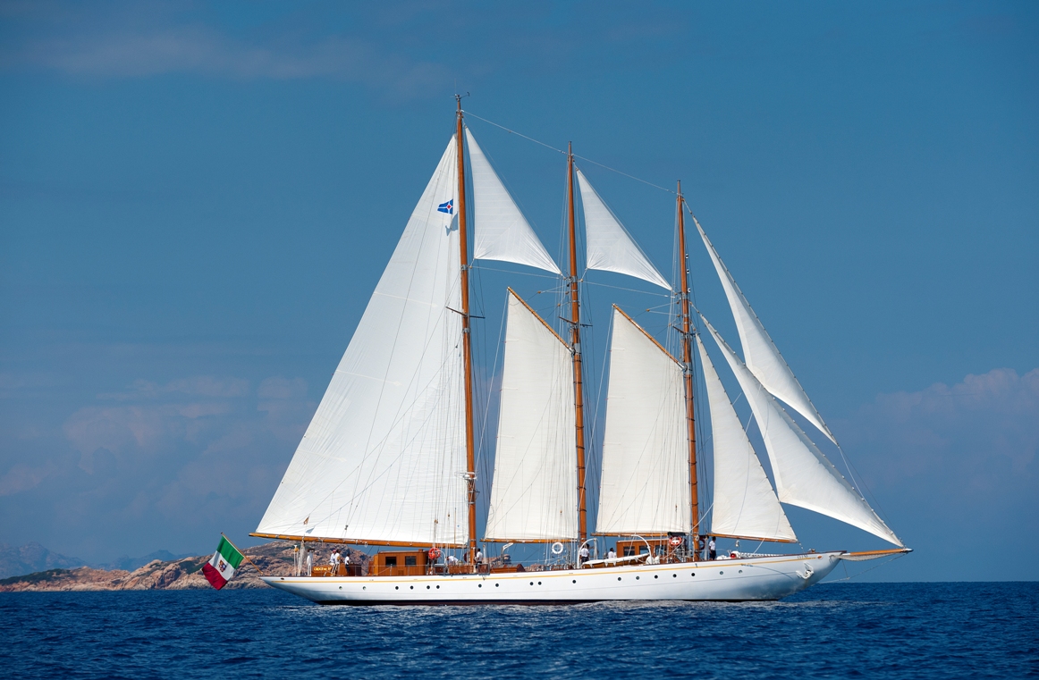 Classic sail yacht CROCE DEL SUD - Profile.jpg