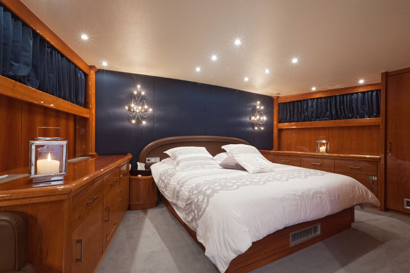 Classic yacht DUNE -  Master Cabin.jpg