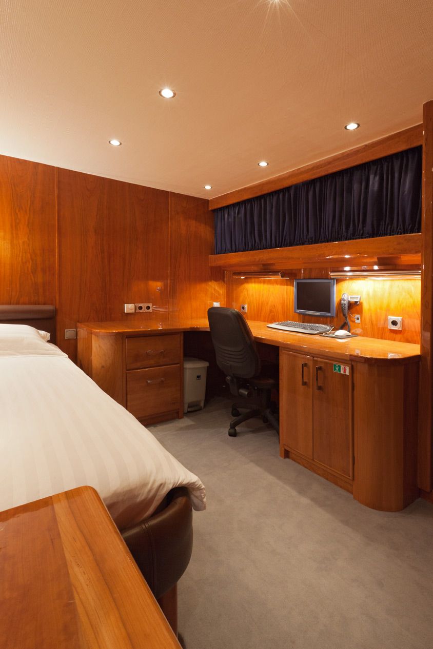 Classic yacht DUNE -  Single Cabin and Study.jpg