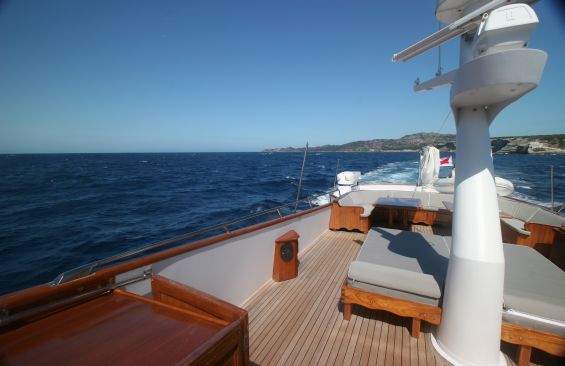 Classic yacht DUNE -  Sundeck.jpg