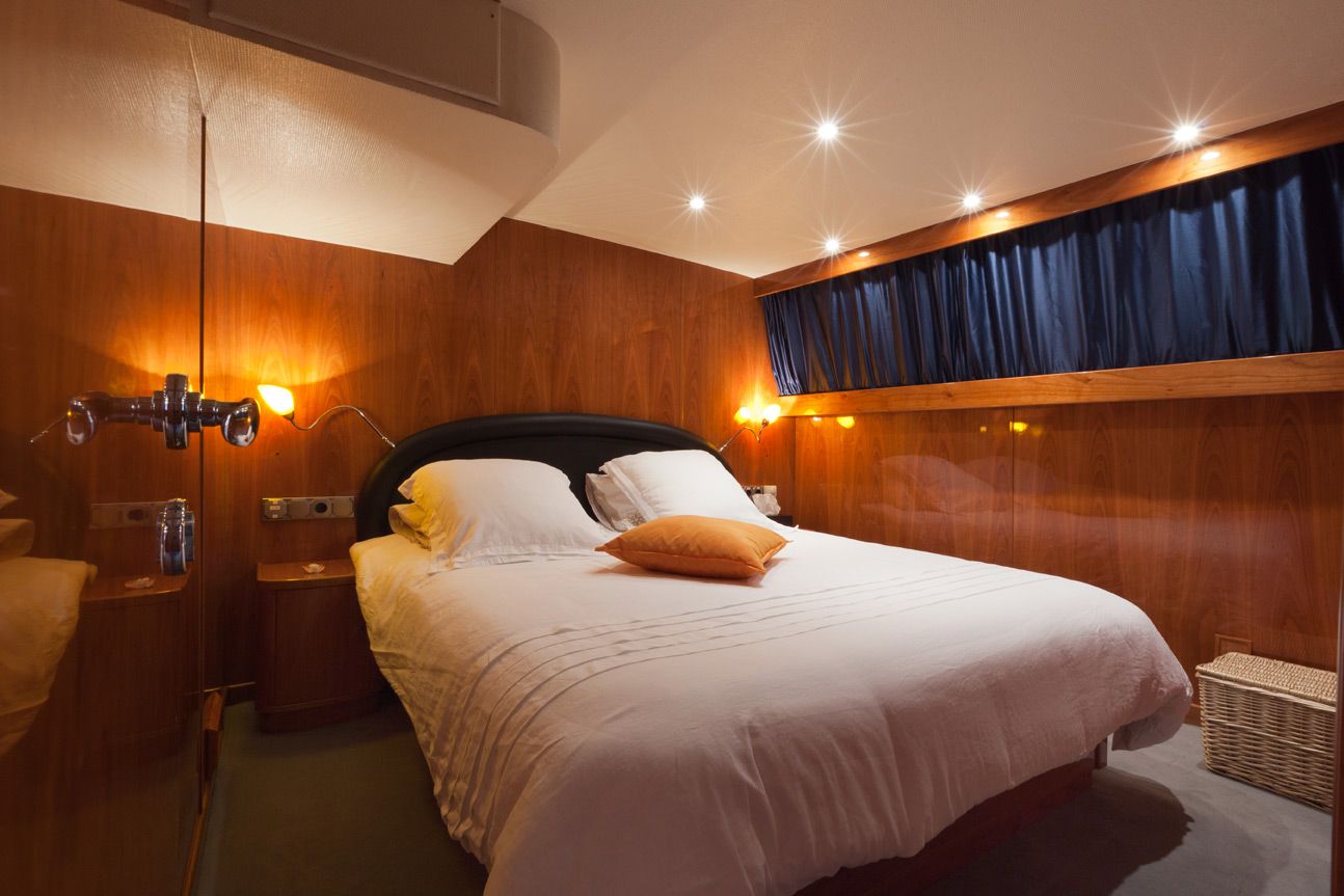 Classic yacht DUNE -  VIP Cabin.jpg