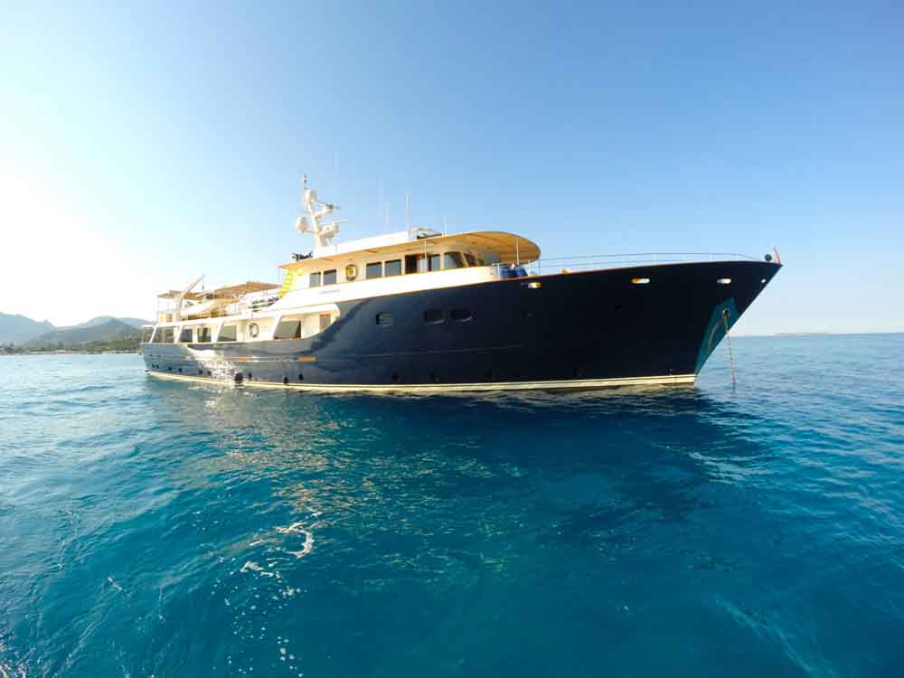 Clelands yacht ARIONAS - Main.jpg