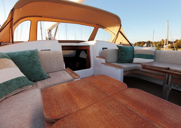 Clevelander -  Cockpit.jpg