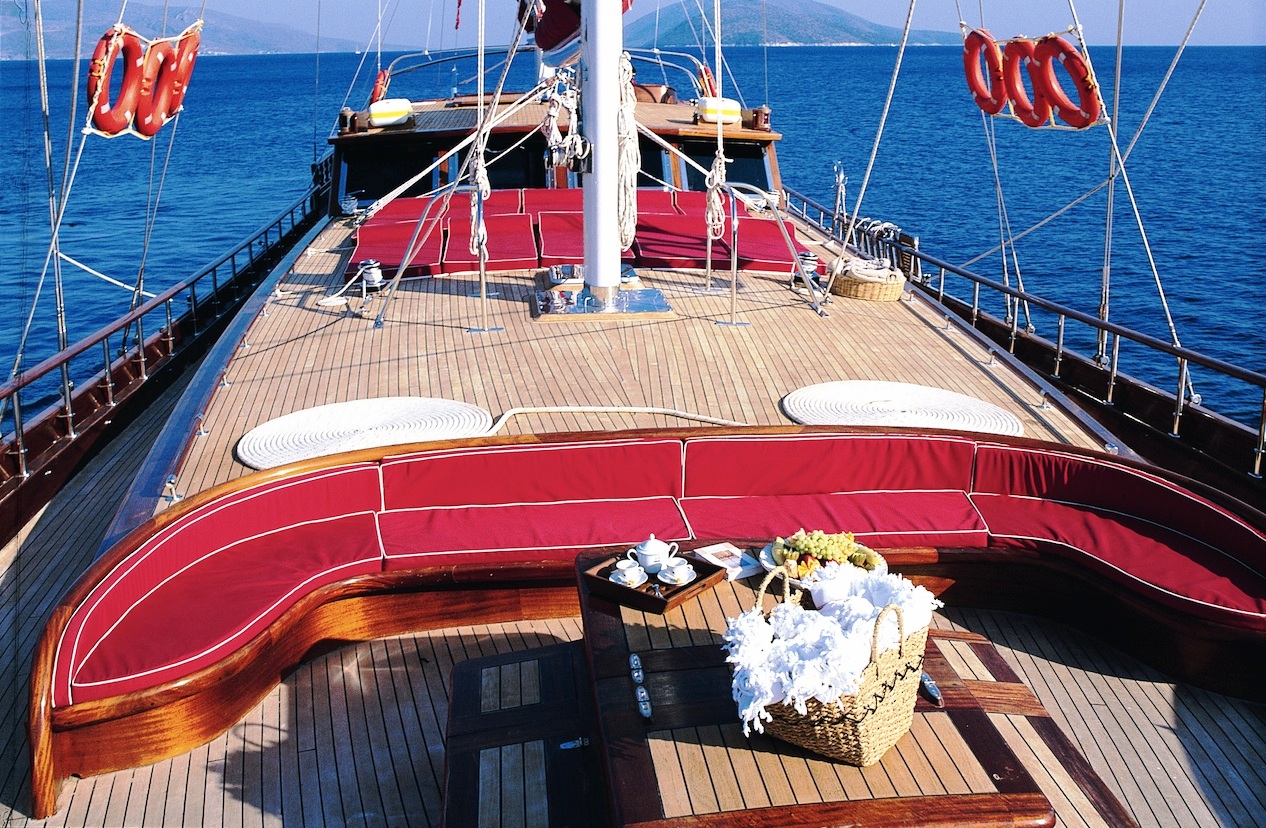 Cobra Queen -  Foredeck.jpg