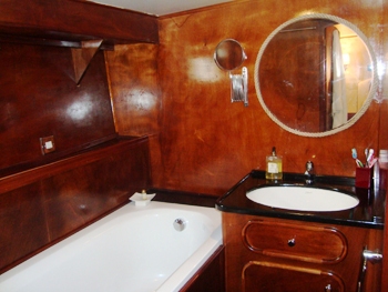 DERAMORE - Bathroom.jpg