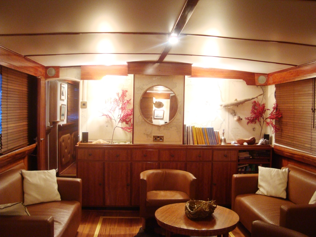 DERAMORE - Saloon.JPG
