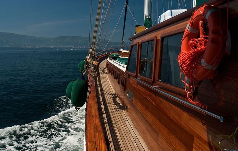DERIYA DENIZ - Side deck.jpg