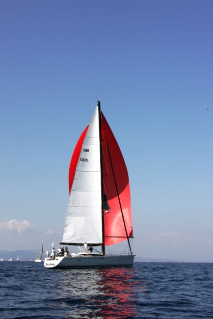 DISCO INFERNO Under sail.JPG
