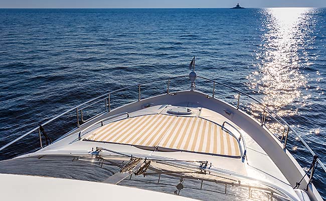 DISCOVERY - Bow sunpads.jpg