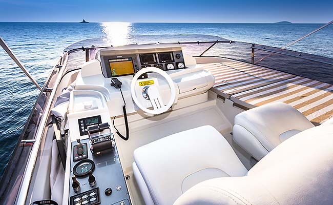 DISCOVERY - Flybridge.jpg