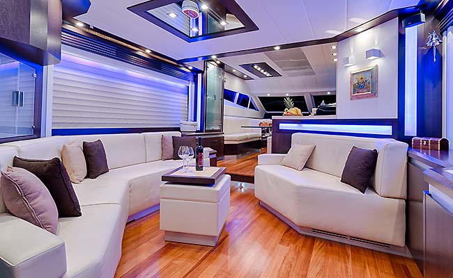 DISCOVERY - Salon forward.jpg