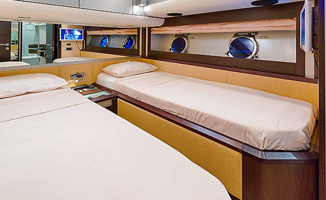 DISCOVERY - Twin cabin.jpg